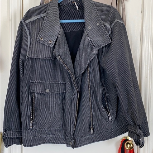 Light weight multi pocket jacket - Picture 2 of 3